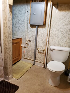 Soap, toilet paper - Exclusive Single Log Cabin By a fully stocked Lake (Gillett)