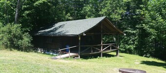 Exklusive Einzelblockhütte an einem voll ausgestatteten See