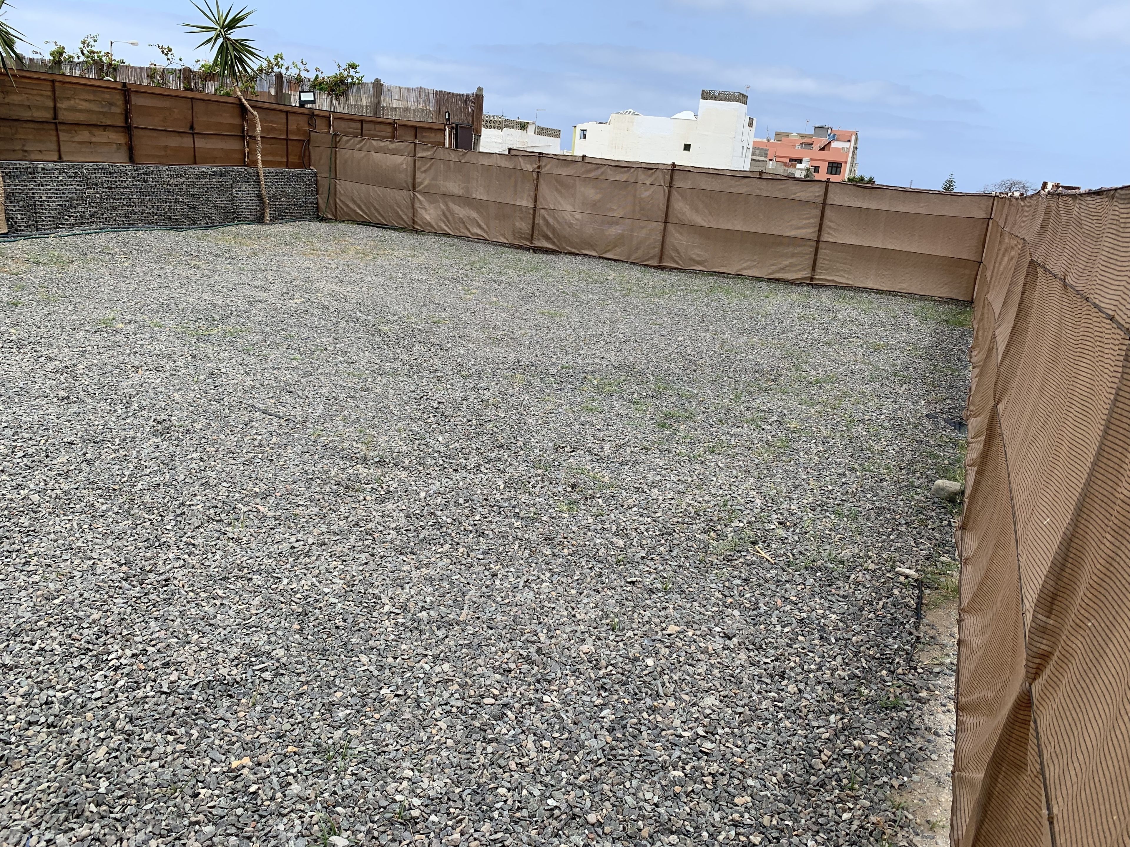 40-inch flat-screen tv with cable channels, tv