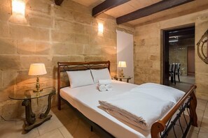 Apartamento, 2 habitaciones | Cunas (de pago) y ropa de cama