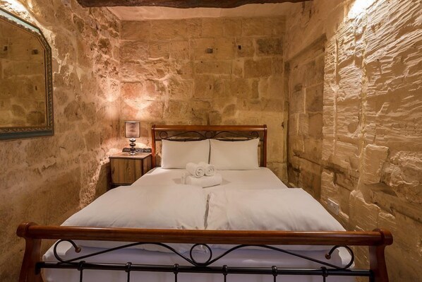 Apartamento, 2 quartos | Berços (sobretaxa), roupa de cama