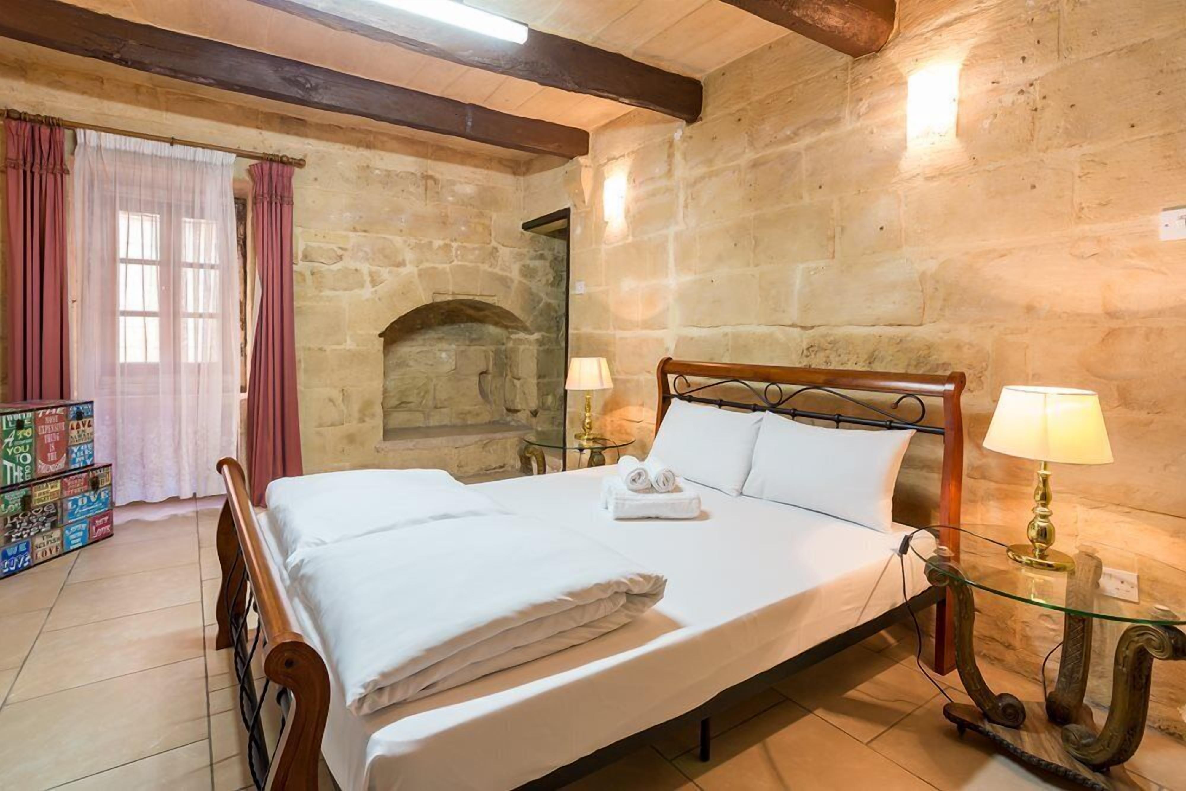 Apartamento, 2 habitaciones | Cunas (de pago) y ropa de cama