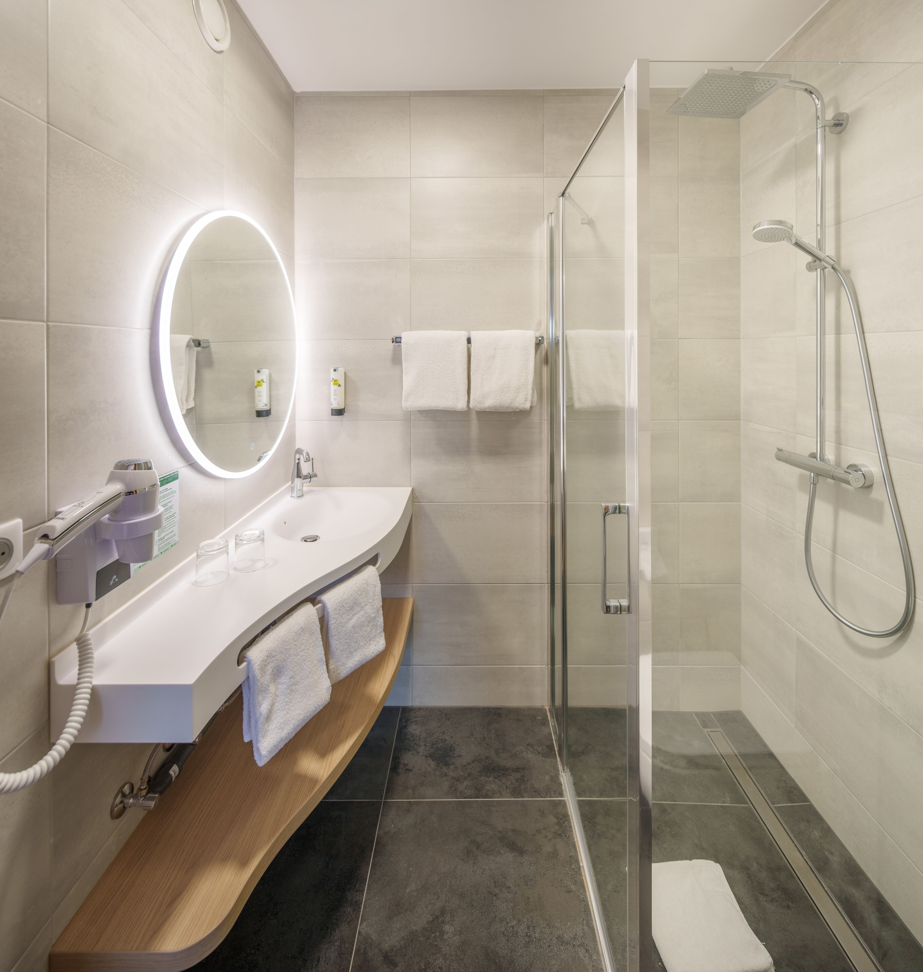 1 bedroom, desk, free wifi, bed sheets