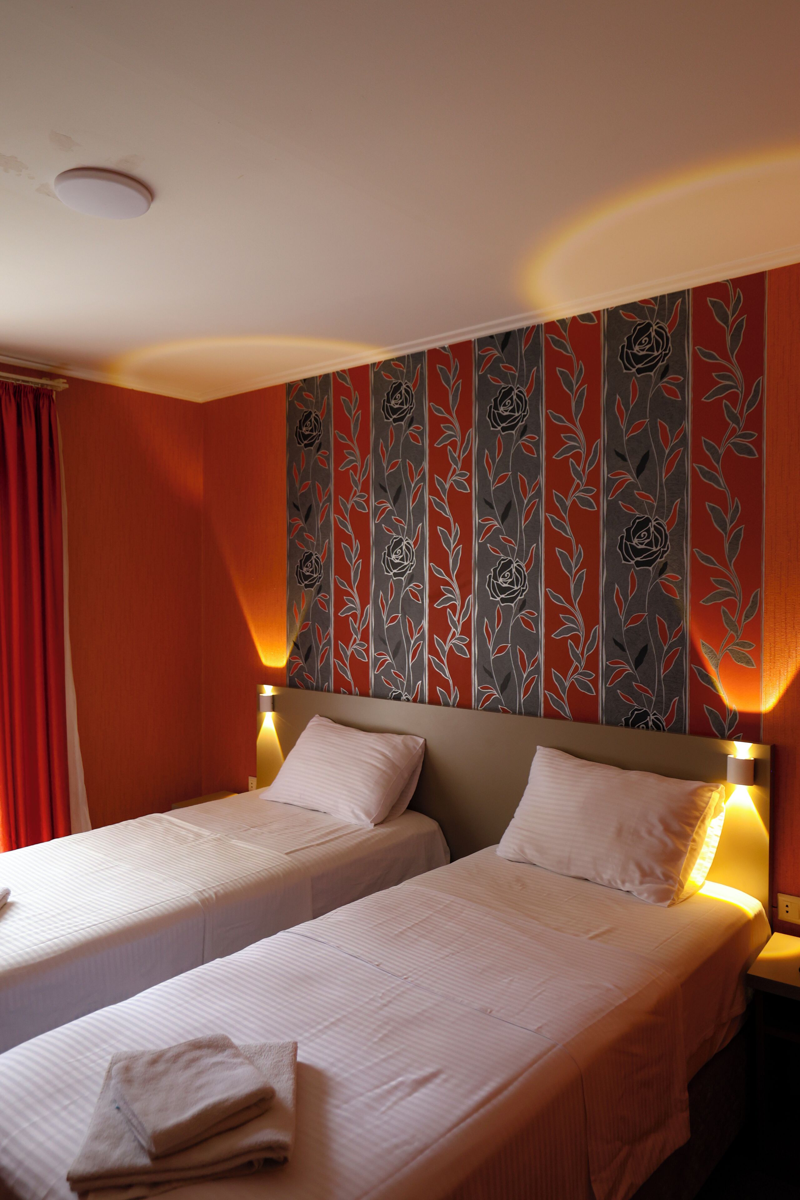 Comfort Double or Twin Room, Garden View | Down comforters, Select Comfort beds, in-room safe, desk