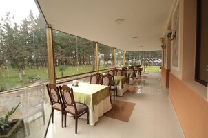 Free full breakfast on weekdays