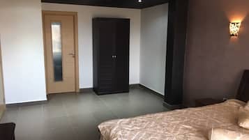 Apartment, 2 Bedrooms | Blackout drapes, cribs/infant beds, rollaway beds, bed sheets