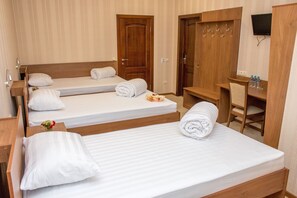 Standard Triple Room, Valley View | 1 bilik tidur, peralatan tempat tidur premium, gebar bulu kapas