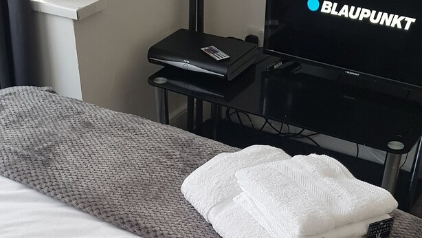 Unclassified image, 1 of 13, button - Hounslow central apartments (Hounslow)