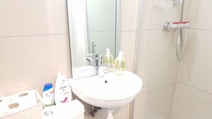 Unclassified image, 4 of 13, button - Hounslow central apartments (Hounslow)