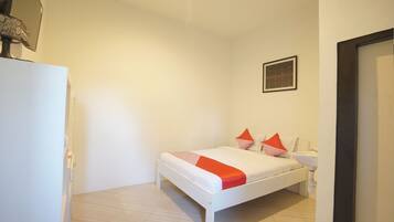 Standard Double Room | Desk, free WiFi, bed sheets