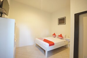 Habitación estándar doble | Escritorio, wifi gratis, ropa de cama