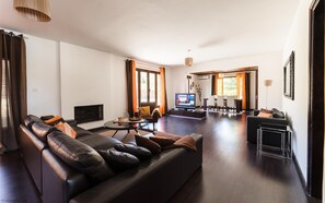 TV, fireplace, table tennis, books - Alexs Villa, Nata -  3 Beds, 2 Baths, Private Pool. Wi-Fi, BBQ's, Refurbished (Paphos)