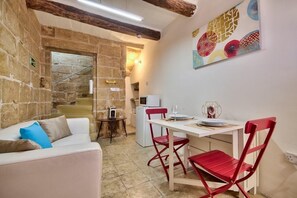 Monolocale | Area soggiorno | TV