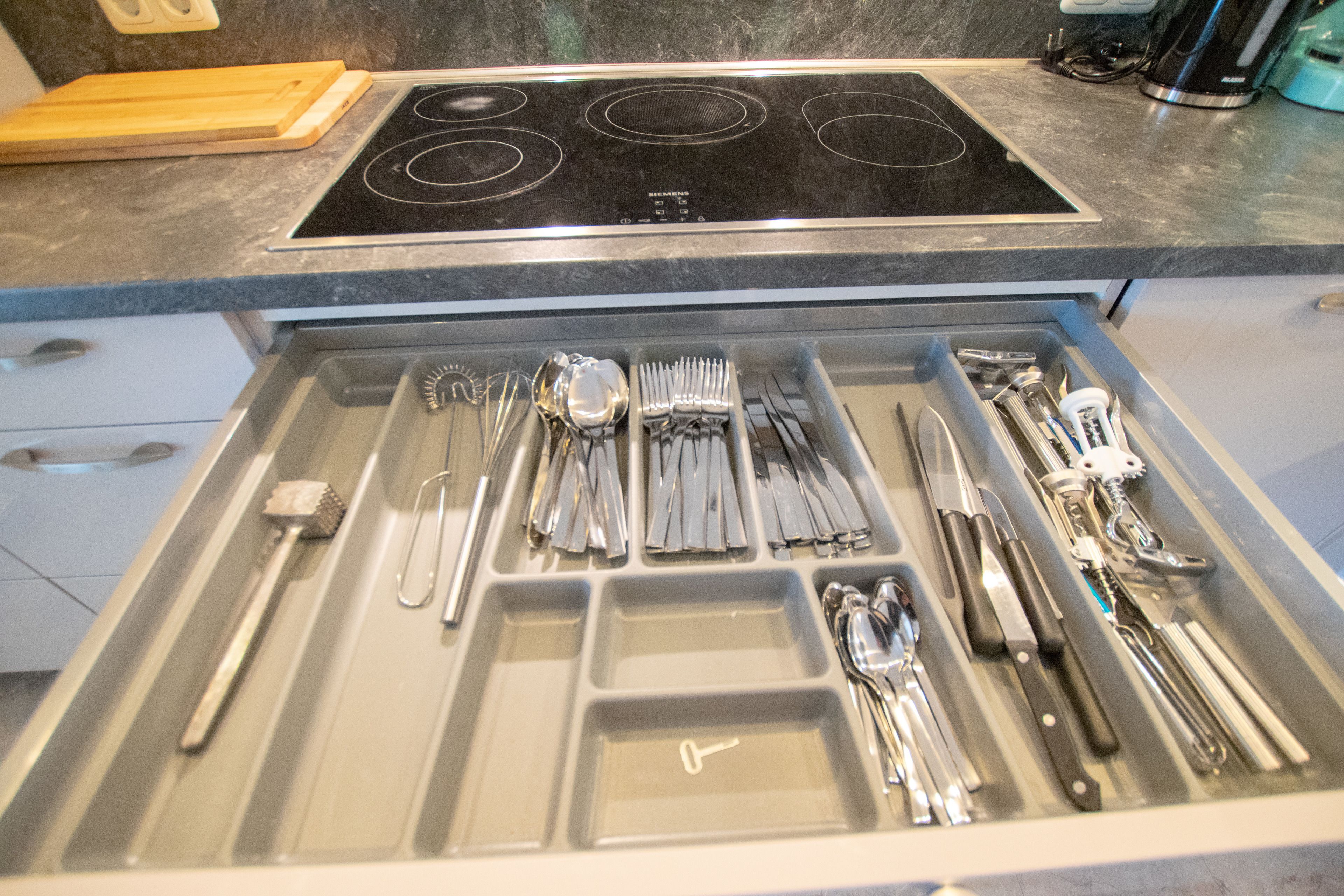 Business Apartment, 3 Bedrooms, Garden View (incl. Endreinigungsgebühr) | Private kitchen | Full-sized fridge, microwave, oven, stovetop