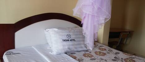 Coffres-forts dans les chambres, décoration personnalisée, bureau