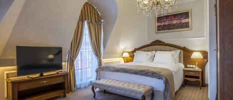 Departamento, balcón | Minibar, caja de seguridad en la habitación y escritorio