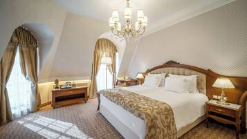 Estúdio, sacada | Frigobar, cofres nos quartos, escrivaninha