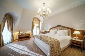 Estúdio, sacada | Frigobar, cofres nos quartos, escrivaninha