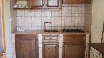 Alloggio luna di miele su due livelli (Pajara) | Angolo cottura privato | Frigorifero con congelatore, piano cottura, pentole/stoviglie/utensili