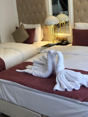 Junior Triple Room | Minibar, in-room safe, soundproofing, free WiFi - Blue Pera Istanbul Hotel (Istanbul)
