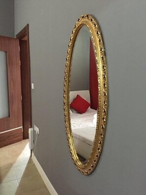 Apartamento, 2 habitaciones | Tabla de planchar con plancha, cunas (de pago), wifi gratis