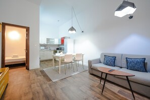 อพาร์ทเมนท์, 2 ห้อง�นอน | บริเวณนั่งเล่น | ทีวีจอแบน