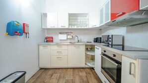 Căn hộ, 2 phòng ngủ | Bếp riêng | Tủ lạnh, lò vi sóng, bếp nấu, dụng cụ nấu nướng/bát dĩa/dao nĩa 