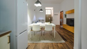 Khu vực ăn uống tại phòng