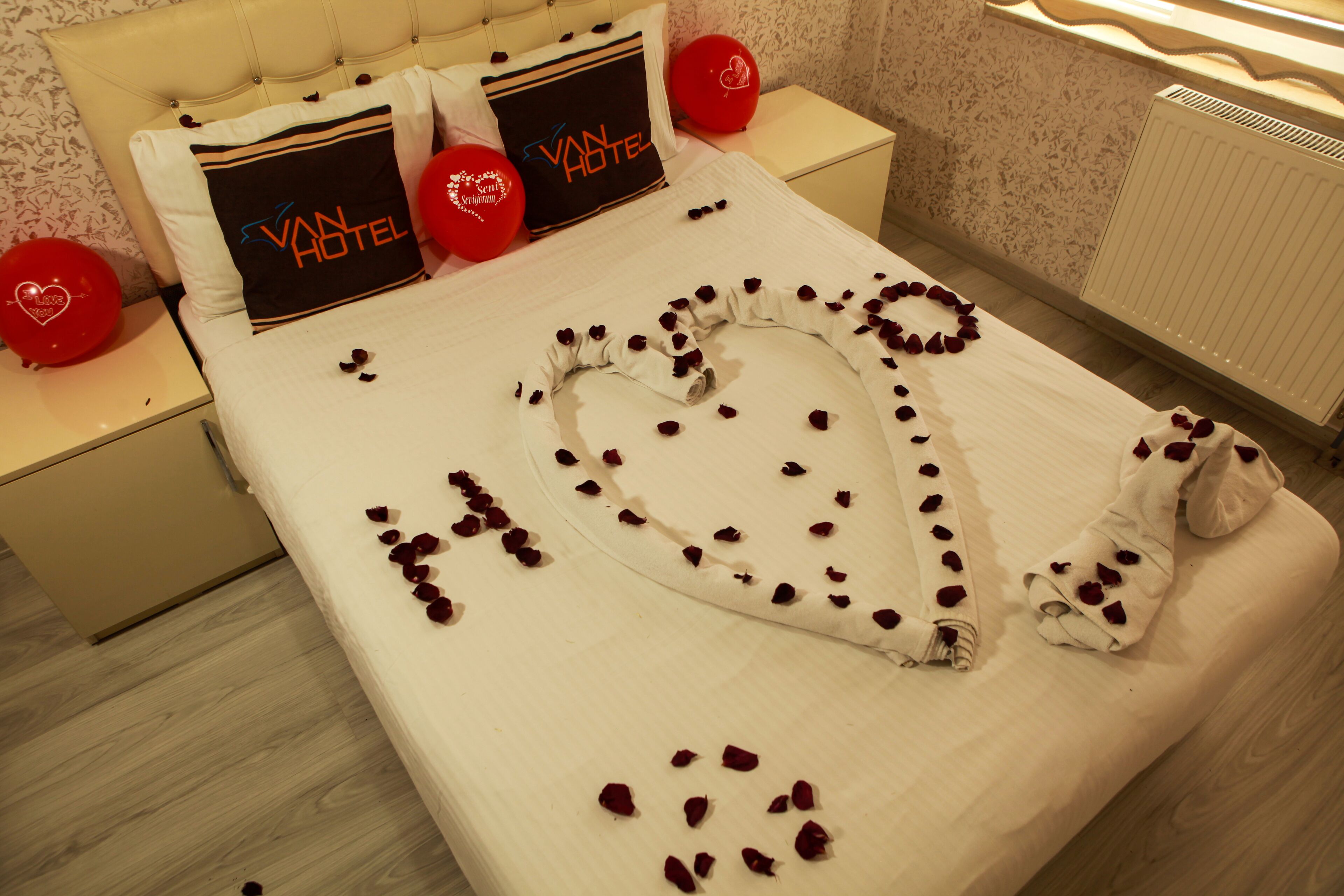 suite, city view | in-room safe, desk, free wifi