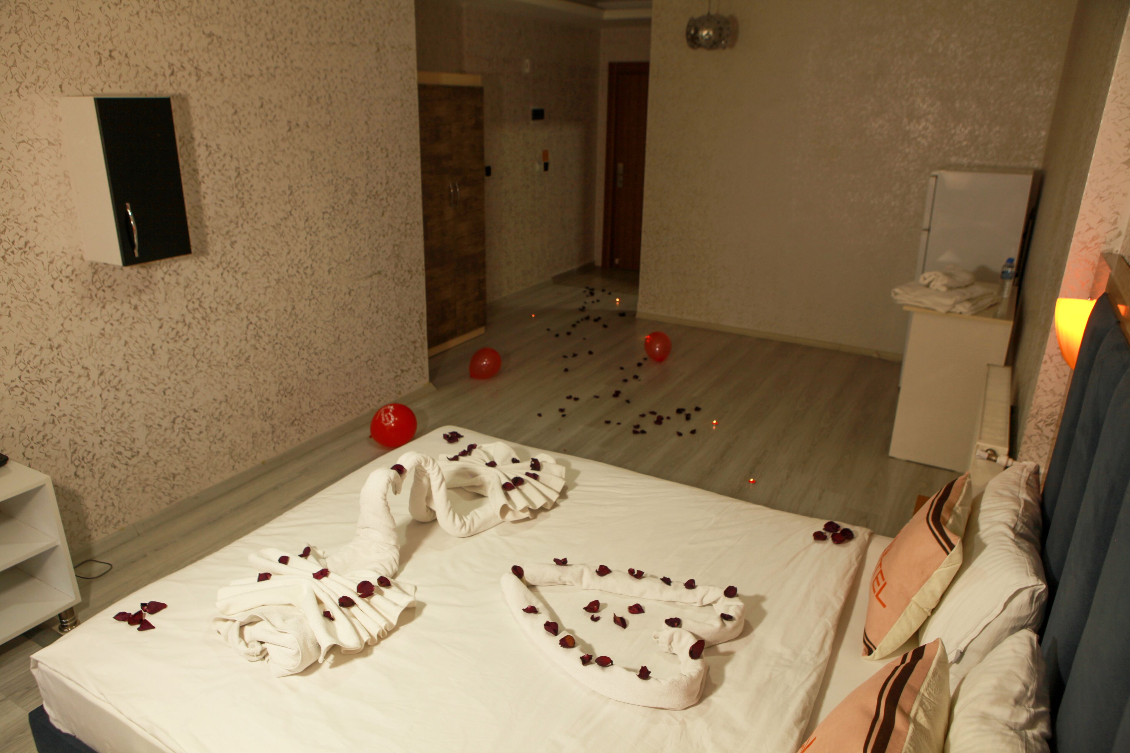 suite, city view | in-room safe, desk, free wifi