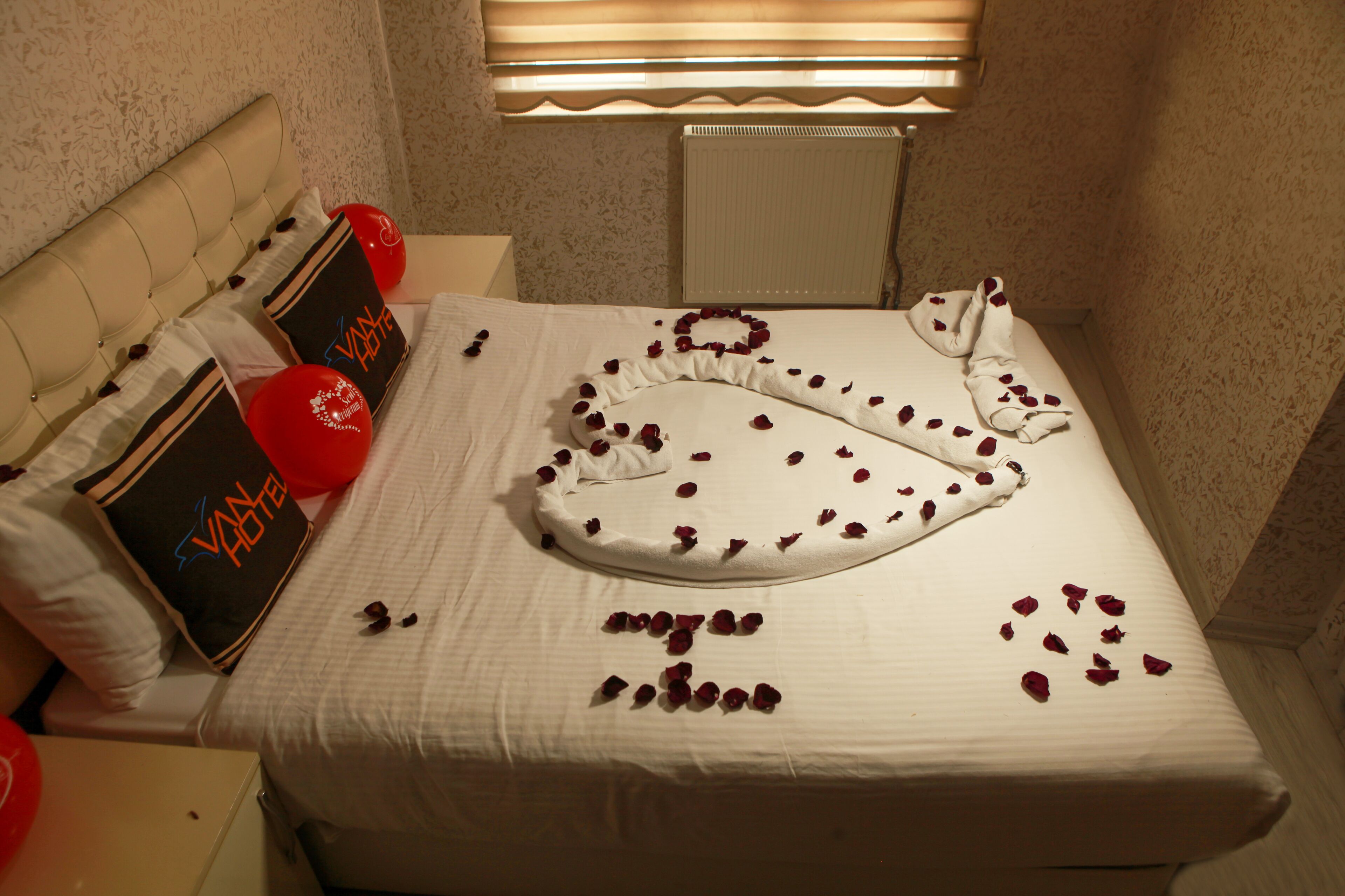 suite, city view | in-room safe, desk, free wifi