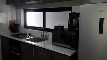 Classic Villa | Private kitchen | Full-sized fridge, microwave, oven, stovetop