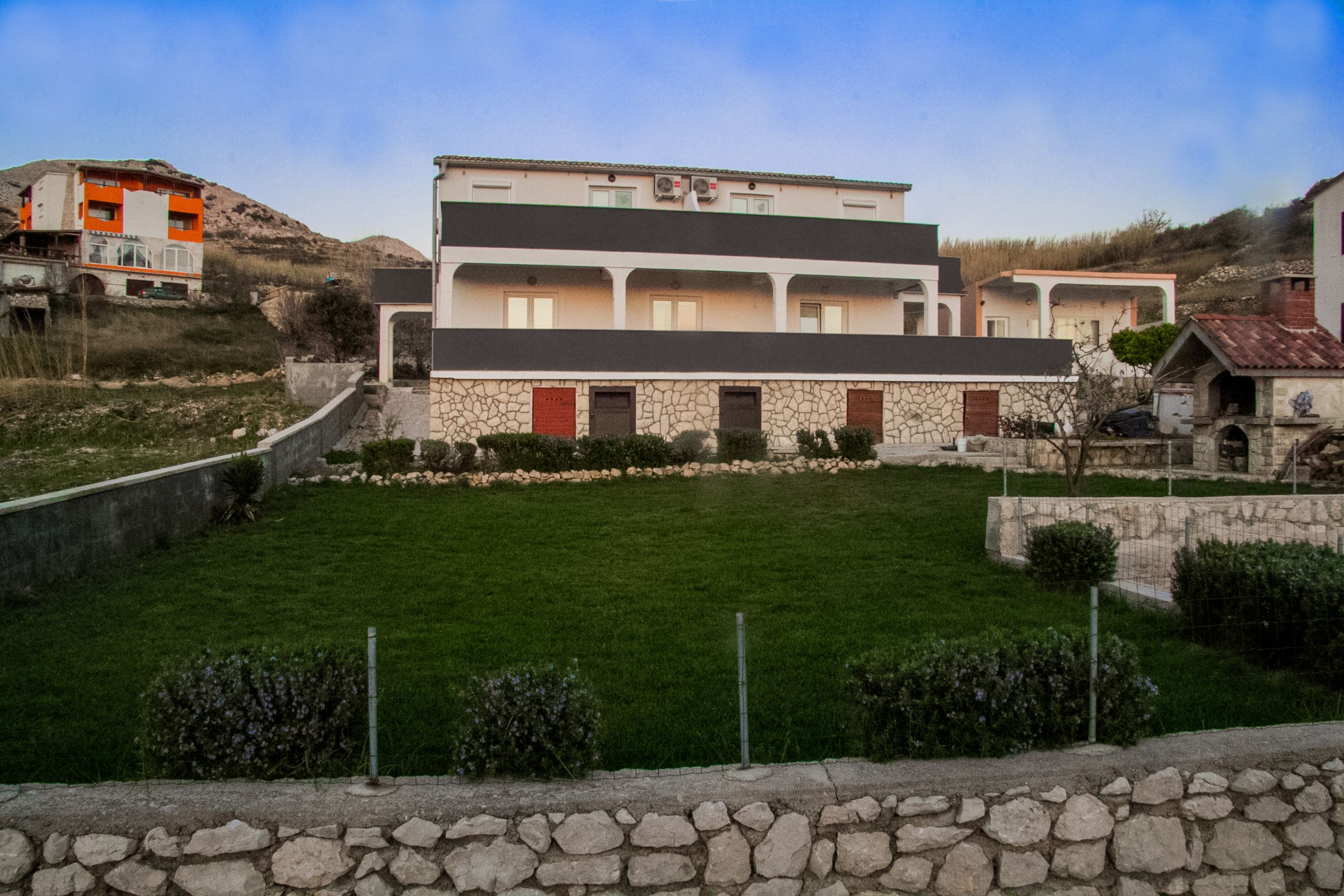 Mặt tiền nơi lưu trú