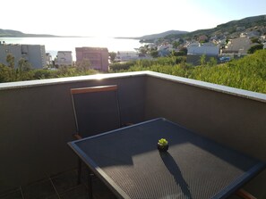 อพาร์ทเมนท์, ระเบียง, วิวทะเล (5) | วิวระเบียง