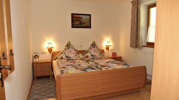 2 soverom, strykejern/-brett, reiseseng for barn og wi-fi