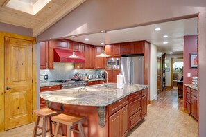 Fridge, microwave, stovetop, dishwasher