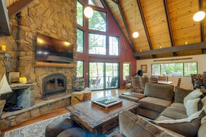 TV, fireplace, table tennis, books