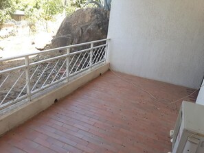Presidential Room | Terrace/patio - Hatfield Hotel (Mongu)