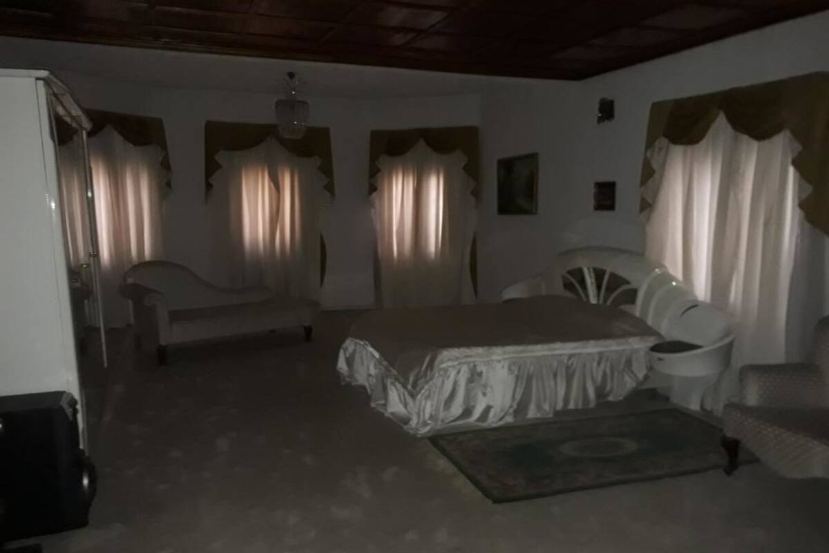 Presidential-Zimmer | 1 Schlafzimmer, Zimmersafe, Schreibtisch, laptopgeeigneter Arbeitsplatz
