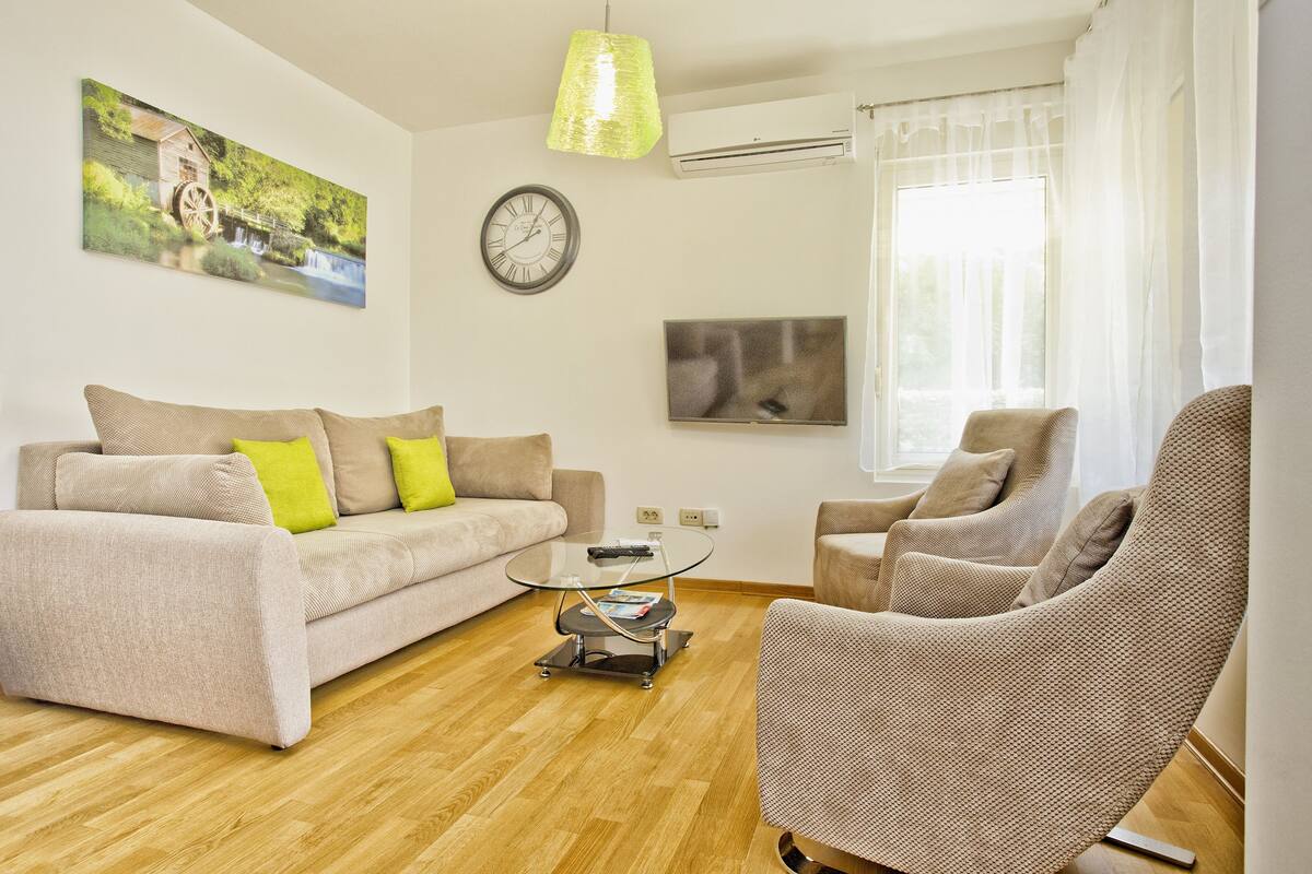 Apartamento conforto | Área de estar | TV de tela plana