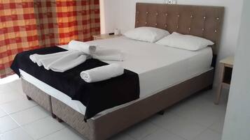 Standard Double Room | Desk, free WiFi, bed sheets