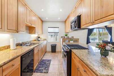 Point Loma 3 bedroom/2bath. Unit B  upstairs.