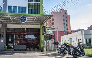 Front of property - Yim Hostel Co. Ltd. - Adults Only (Pattaya)