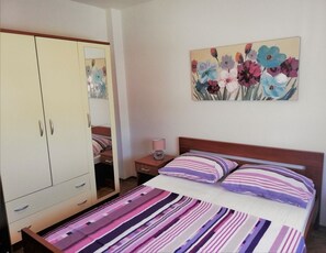 2 bedrooms, free WiFi, bed sheets, wheelchair access
