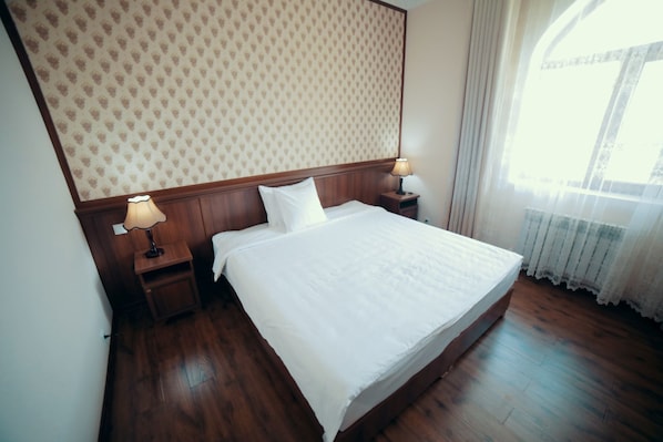 Superior Double or Twin Room | In-room safe, desk, laptop workspace, free WiFi - Hotel Erkin Palace (Khiva)