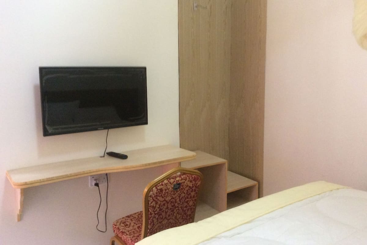 Deluxe Double Room | Television