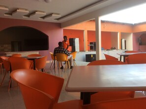 Free daily English breakfast