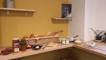 Café da manhã continental diário (EUR 12 por pessoa)