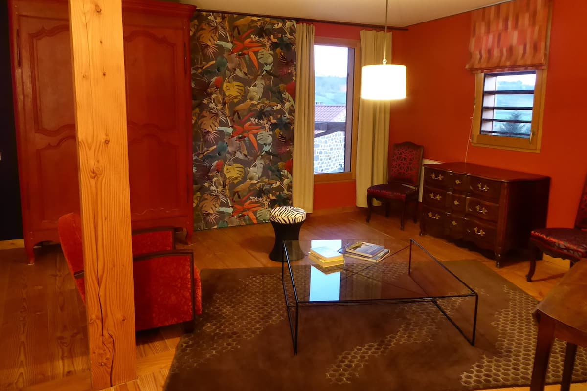Habitación doble, con acceso para personas discapacitadas, Terraza (Lafayette) | Área de sala de estar | Televisión de pantalla plana