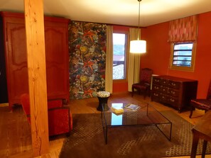 Dobbeltrom, tilgjengelighetstilpasset, terrasse (Lafayette) | Oppholdsområde | Flatskjerm-TV